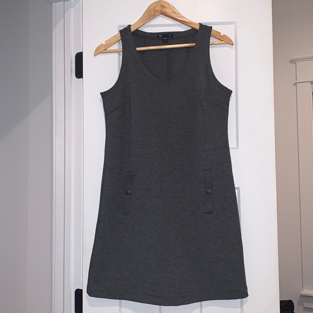 5 for $45/ Gap sleeveless shift dress